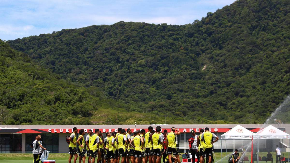 Ninho do Urubu vira casa da NFL: Dallas Cowboys treina no CT do Flamengo para o Maracanã