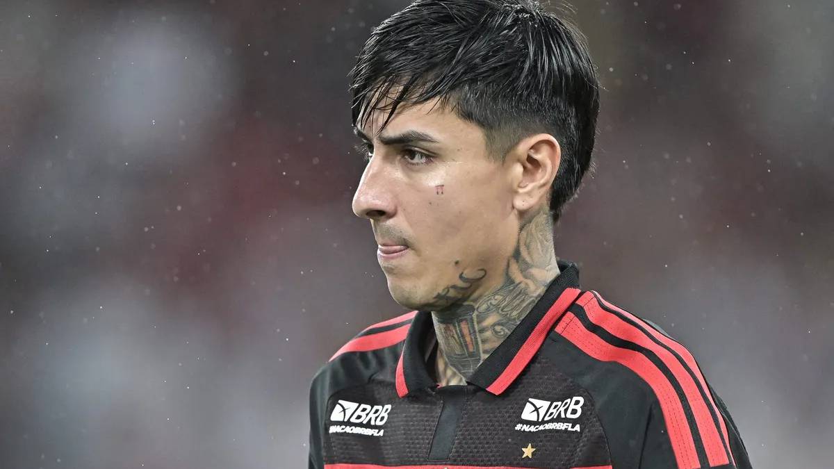 PULGAR RECUSA O CHILE E VIRA POLÊMICA MESMO BRILHANDO NO FLA