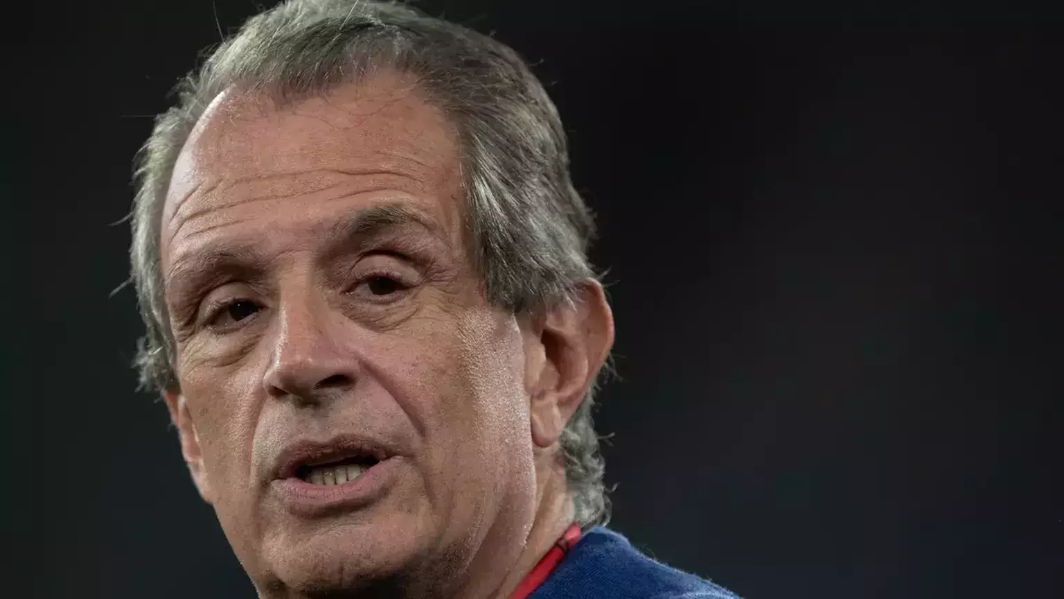 Jogadores do Flamengo reclamam do gramado do Maracanã e pressionam Bap