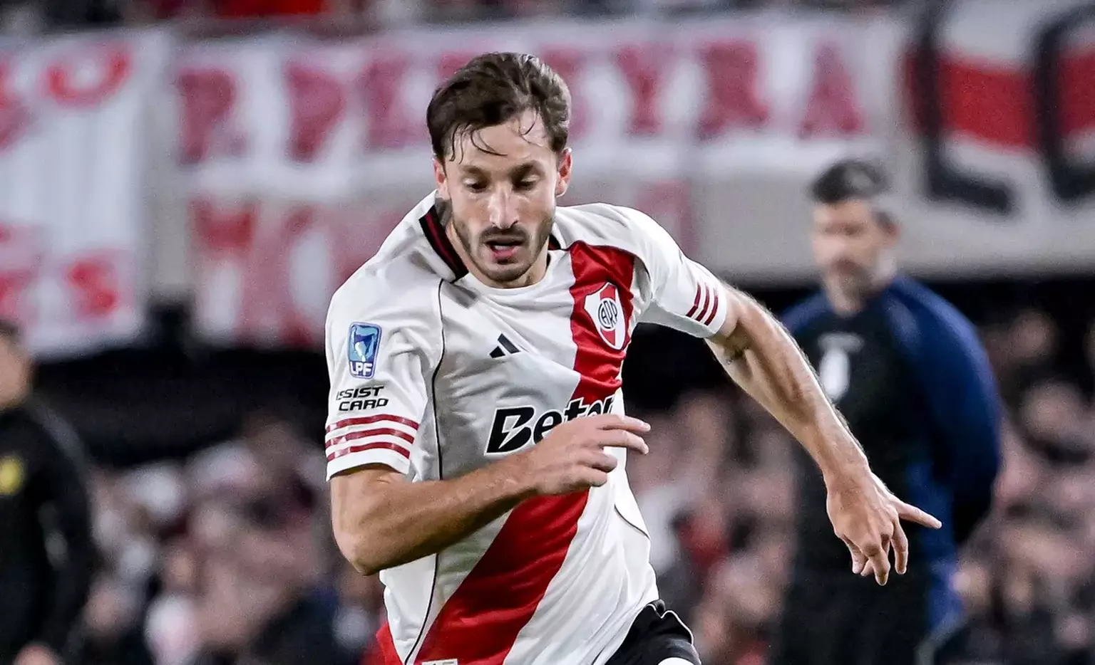 Flamengo recusa devolução de Matías Viña e exige salários até dezembro