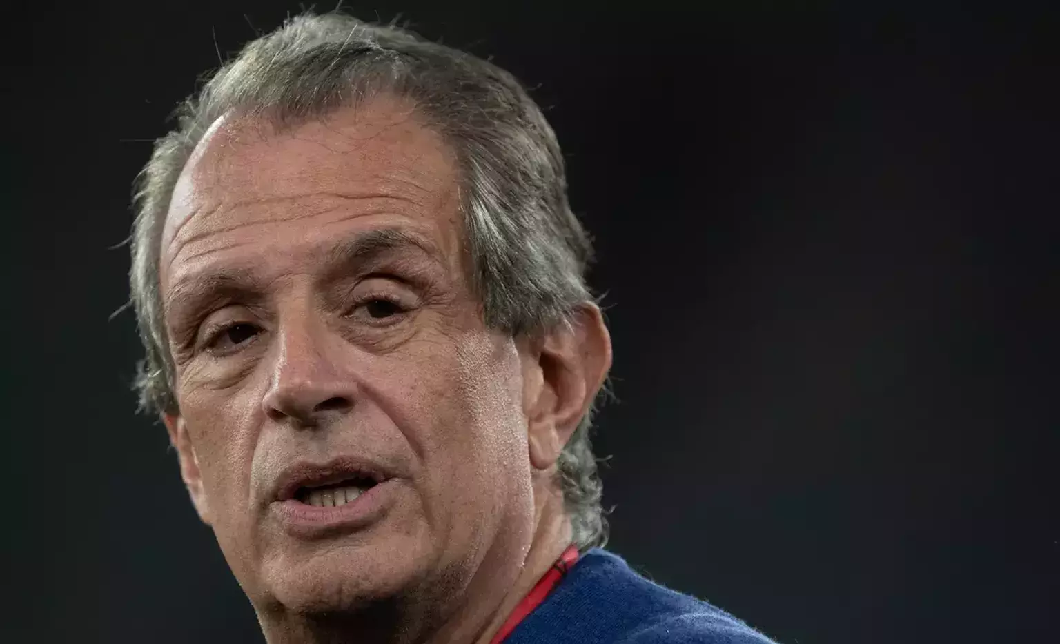 Jogadores do Flamengo reclamam do gramado do Maracanã e pressionam Bap