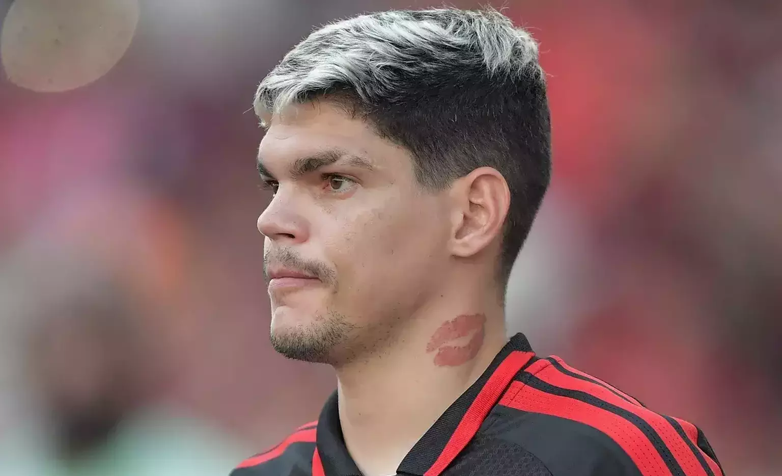Falha contra o Del Valle não tira Ayrton Lucas dos titulares do Flamengo