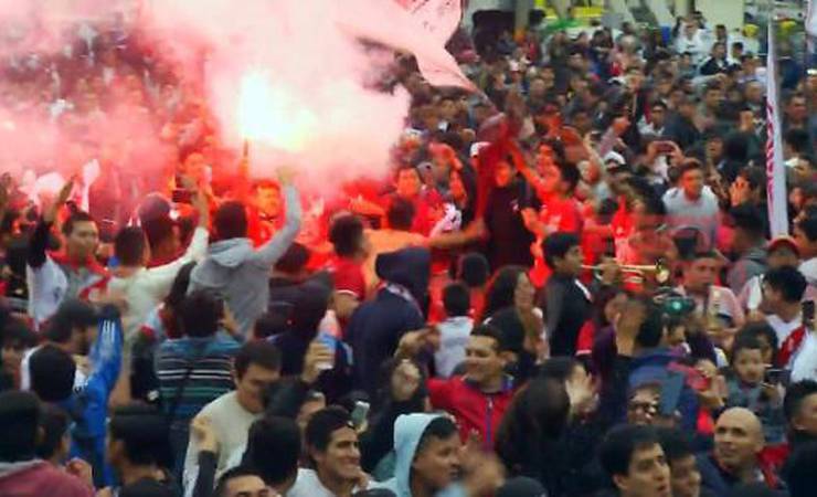 Guerrero manda abraço às torcidas de Corinthians e Flamengo: 'Tomara que torçam pelo Peru'