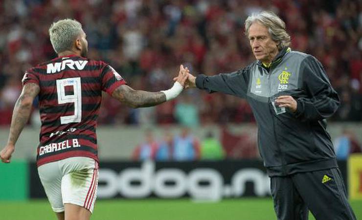 Goleiro Bruno deixa prisão para cumprir pena em regime semiaberto