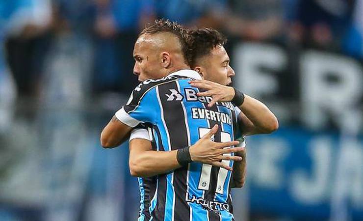 Flamengo x Grêmio: veja comunicação entre arbitragem de campo e VAR que anulou gols rubro-negros