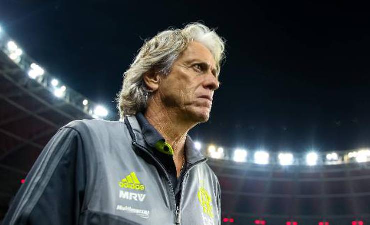 Éverton Ribeiro revela que Jorge Jesus não gosta que jogadores falem sobre tática e brinca: 'está virando um pouco brasileiro'