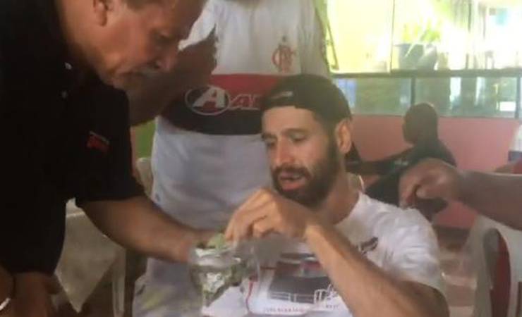Pista de arroz, barriga inchada e os desafios da viagem de ônibus durante os 4.700m acima do mar