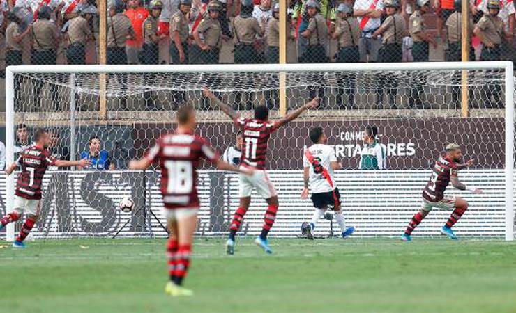 Diego compara gol de Gabigol com gol de Adriano Imperador e diz: 'Temos que entender que estamos em outro patamar'