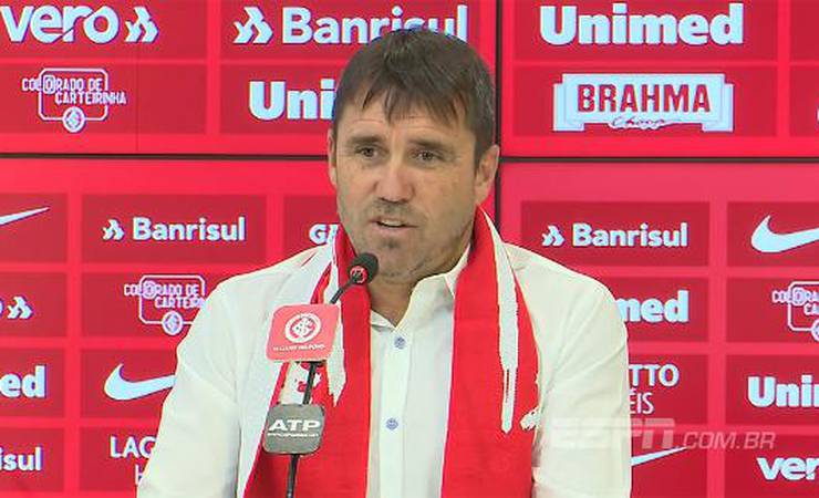 Internacional encaminha contratação de Rodinei, do Flamengo, com a aprovação de Coudet