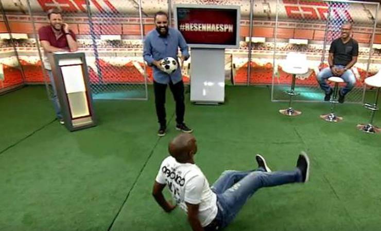 Causos de 'coveiro', marcação no apartheid e muito mais; Amaral revela arsenal de histórias absurdas no Resenha ESPN