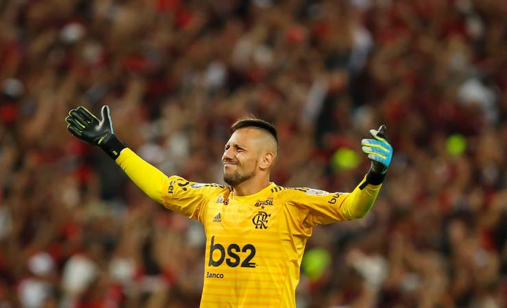 Herói da noite, Diego Alves comemora vaga na Libertadores: 'Ganhar assim é Flamengo'