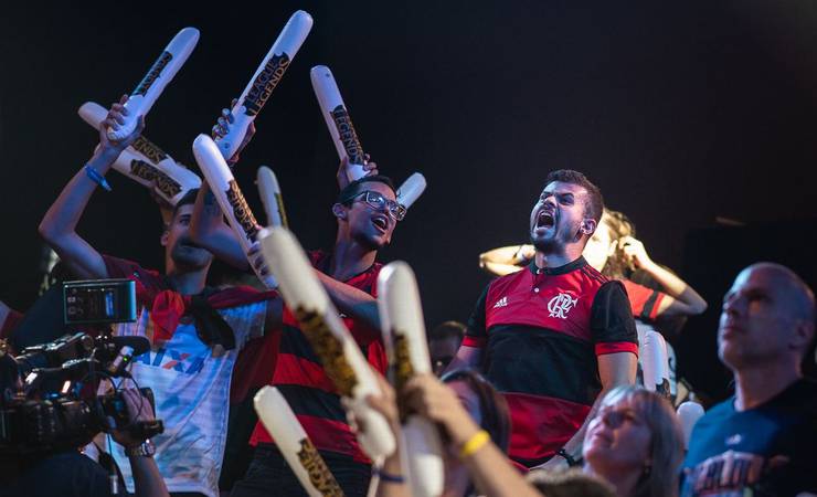 Torcedores do Flamengo prometem transformar arquibancada da final do CBLoL no Maracanã