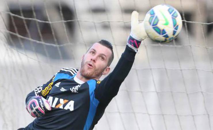 Justiça acata recurso e condena Flamengo a pagar dívida a Paulo Victor