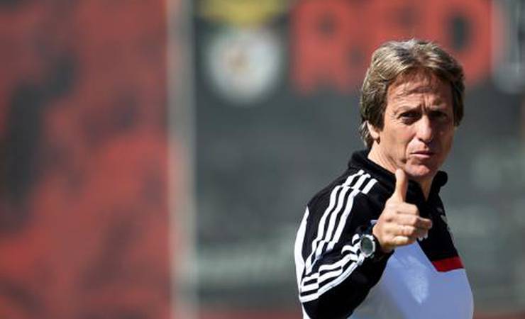 Jornal português informa que Benfica só procurará outro treinador após definição de Jorge Jesus