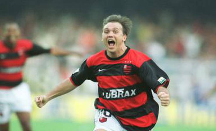 'Recordar é viver': torcida do Flamengo prepara faixa em alusão aos 20 anos do golaço de Petkovic