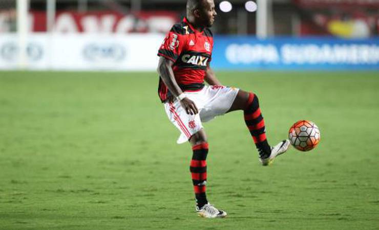 Chiquinho se aproxima de acerto com o Vitória