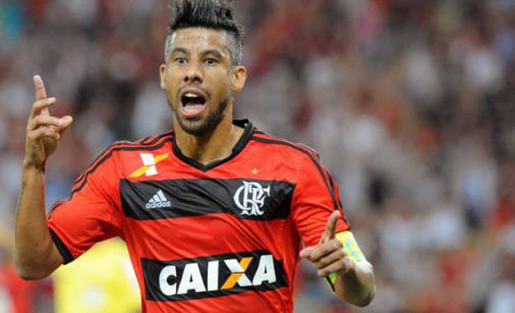 Aos 42 anos, Léo Moura anuncia a aposentadoria do futebol: 'Sou feliz e realizado'
