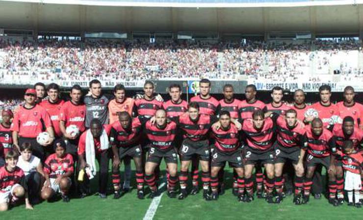 'Vencer, vencer, vencer...' Relembre as campanhas campeãs do Flamengo nos Cariocas de 2001 e 2011