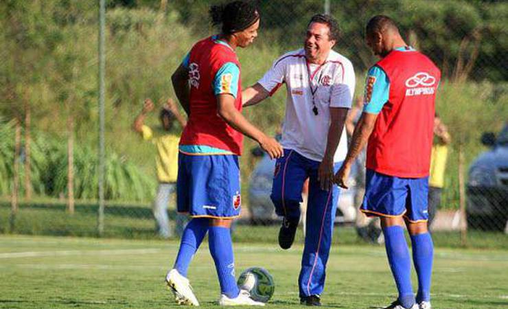 Deivid afirma que Luxemburgo não queria Ronaldinho Gaúcho no Flamengo: 'Não era um time jovem'