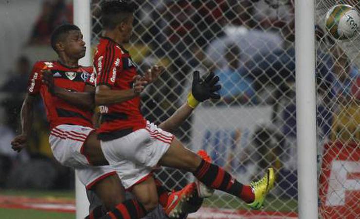Gol do título no fim, lamentação do Vasco e 'roubado é mais gostoso': polêmica final completa seis anos