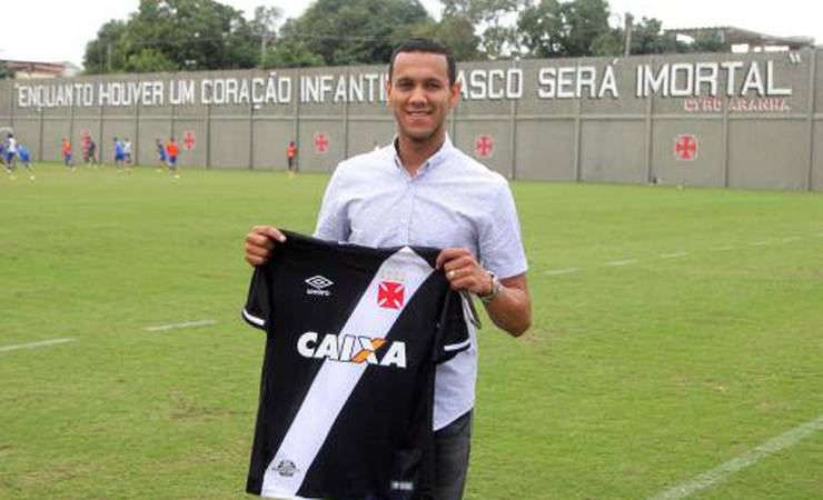 Souza admite querer voltar ao Vasco e diz que não faz questão de jogar no Flamengo