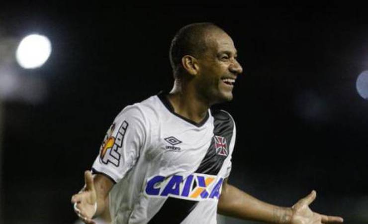 Zagueiro ex-Vasco, Rodrigo provoca Flamengo após derrota no Mundial