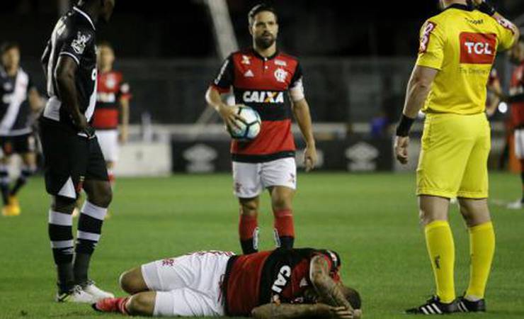 Flamengo volta a São Janu após três anos, e Diego é o único remanescente da vitória no último clássico no palco
