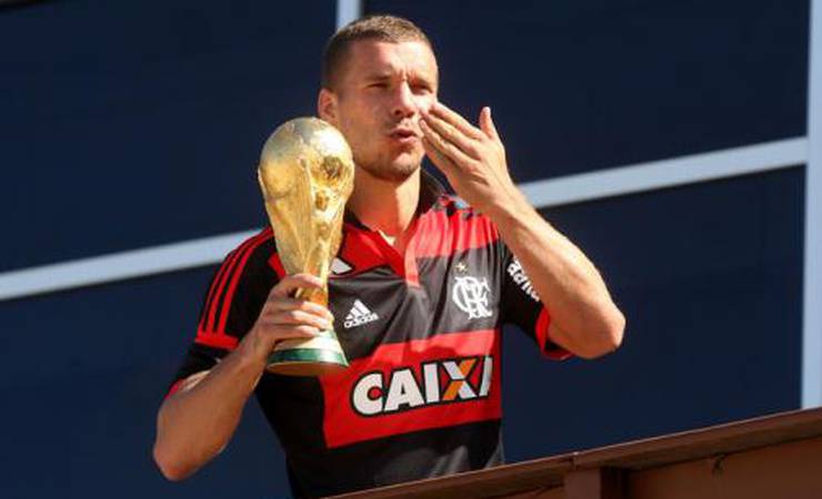 Xodó da torcida do Flamengo, Podolski detona Paulo Sousa: 'Nos enganou e decepcionou'