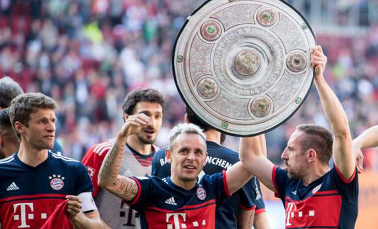 Próximo de acerto com o Fla, Rafinha se despede do Bayern de Munique