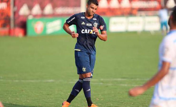 Ederson se solidariza a Dener e faz duras críticas ao DM do Flamengo: 'Sofri tanto que tive até um câncer'