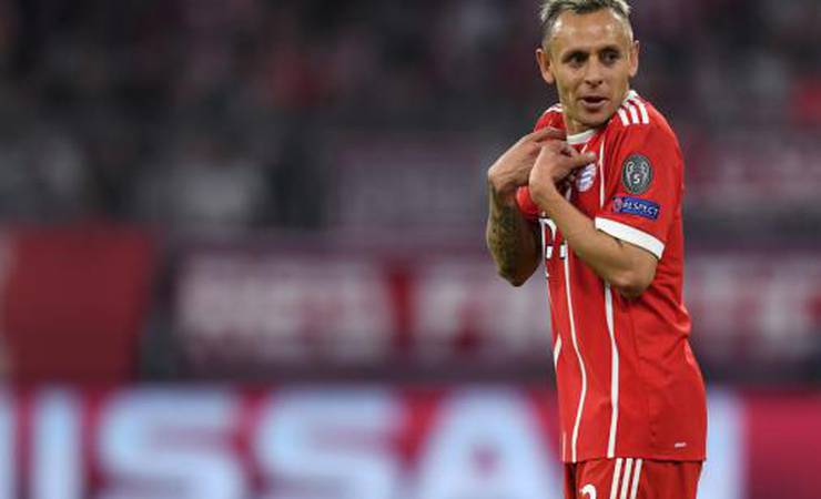 Rafinha recorda um ano da despedida do Bayern: 'Um dos dias mais emocionantes da minha carreira'