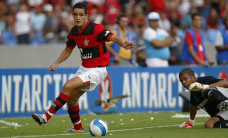 Renato Augusto e Marcos Braz conversam em camarote e web cogita retorno do jogador ao Flamengo