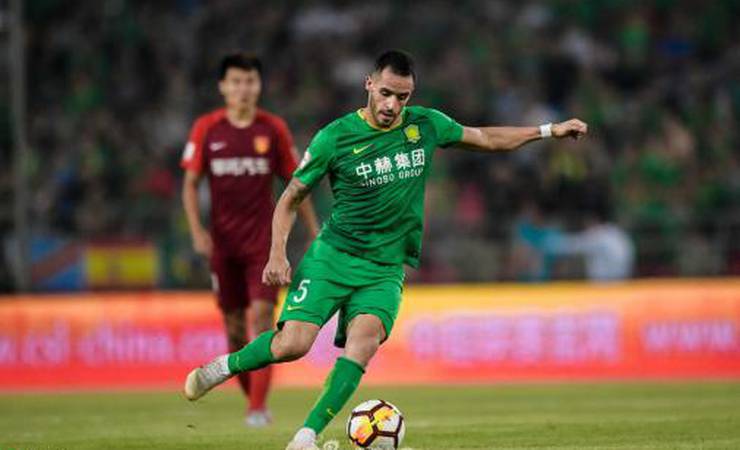 De olho em possível rescisão na China, Flamengo monitora situação de Renato Augusto