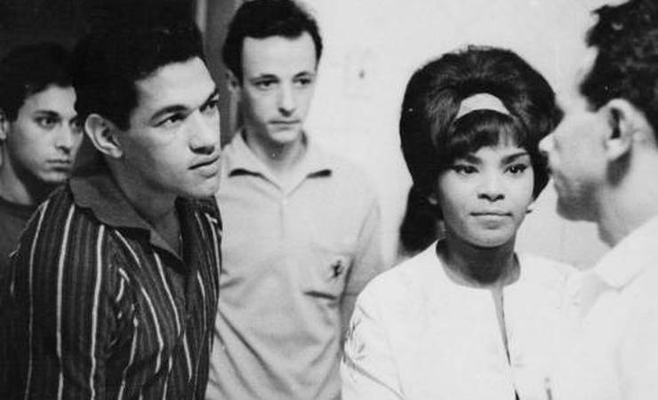 Elza Soares revela time do coração de Garrincha: 'Era flamenguista'