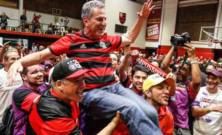 VPs do Flamengo demonstram apoio e convencem Landim a mudar de ideia sobre a reeleição presidencial
