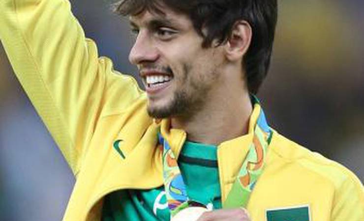 Rodrigo Caio agradece ao Fla e vibra com volta à Seleção: 'É uma honra'