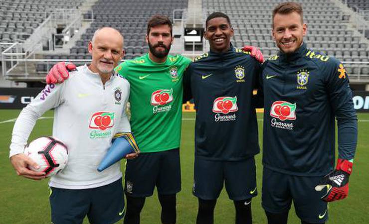 Hugo, do Fla, trabalha para voltar à Seleção e revela ligações de Taffarel após estreia e erro contra o São Paulo