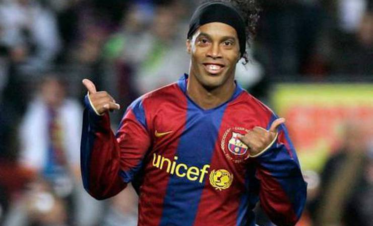 Parabéns, Bruxo! Assista aos gols mais bonitos de Ronaldinho Gaúcho com a camisa do Barcelona