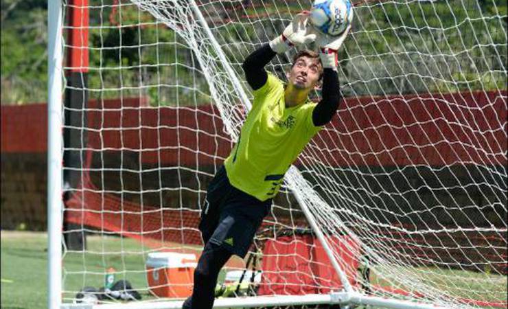 César testa positivo para Covid-19, é afastado e vira baixa no Flamengo
