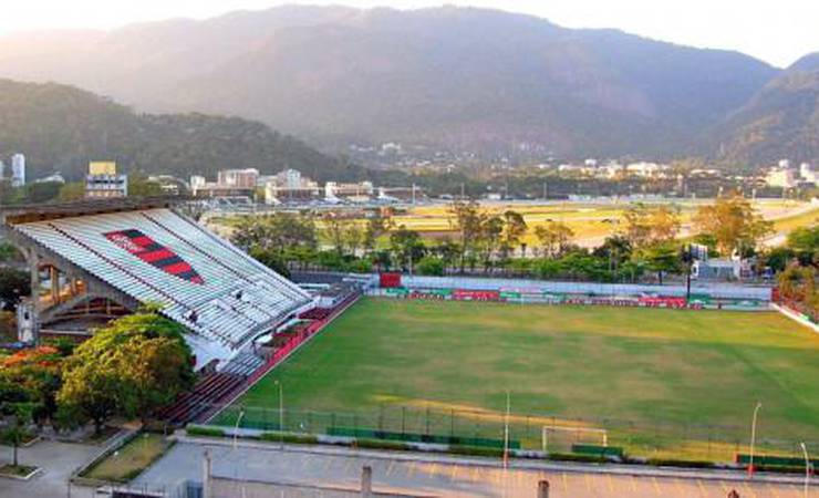 Após reforma, gramado da Gávea está pronto; compare o antes e depois