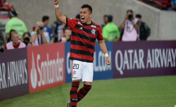 Santos encaminha contratação do atacante Uribe, do Flamengo
