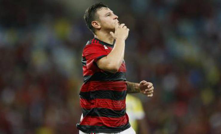 Flamengo estende contrato de volante formado no Ninho até 2023