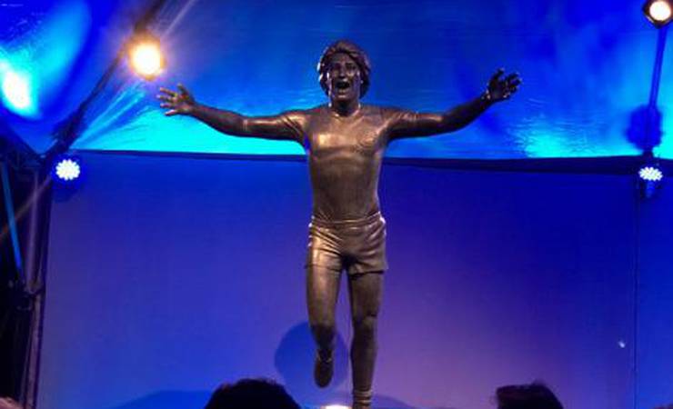 Derrubaram a estátua do Renato? Foto ronda a web após goleada do Flamengo; fato ou fake?