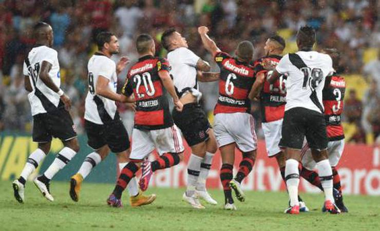 Vasco x Flamengo pegado! Relembre a confusão no clássico de 2015