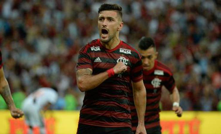 Arrascaeta completa 25 anos podendo ganhar um recomeço no Fla de presente