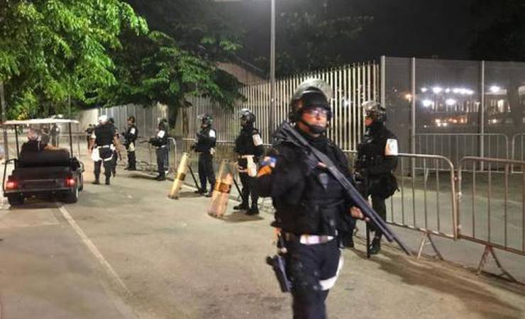 Torcida do Flamengo será escoltada em Montevidéu; ingressos à venda