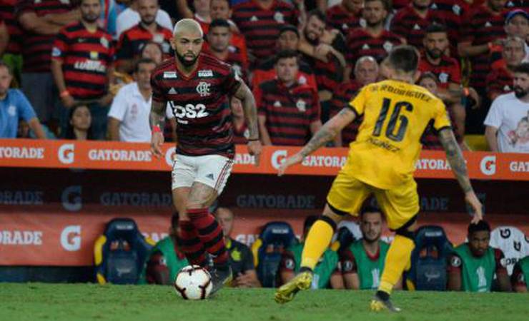 Vice de futebol registra foguetório próximo ao hotel do Flamengo