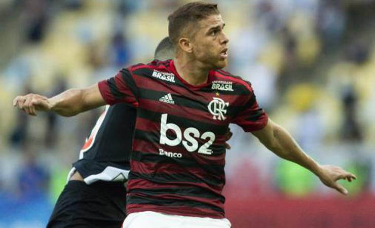 Cuéllar diz desconhecer propostas e garante: 'Estou feliz no Flamengo'