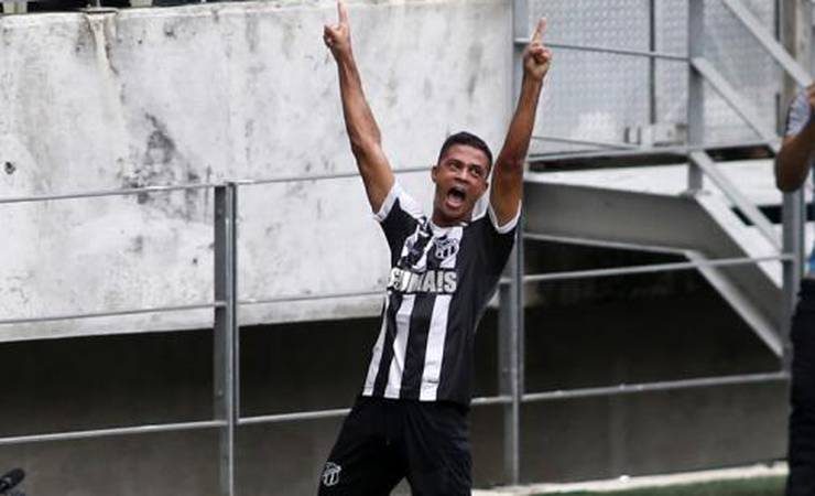Azarões largam na frente na briga pela artilharia do Brasileiro