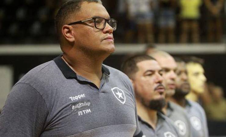 Léo Figueiró comenta sobre time do Botafogo: 'Nunca orientei minha equipe para jogar sujo'